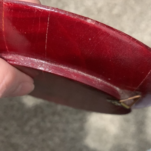 Red polish old world style holiday themed wooden carved lacquer plates set of 2. - Picture 4 of 4